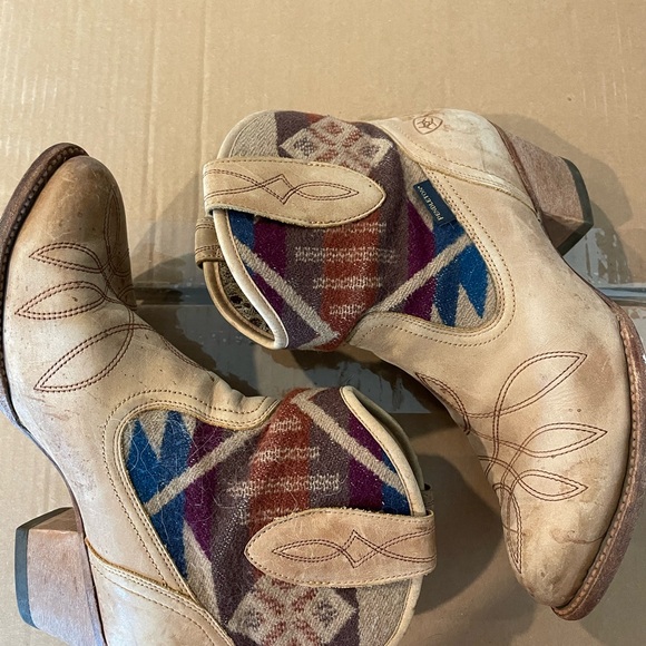 Ariat Women's Tan and Multicolor Western Boots - Picture 4 of 8